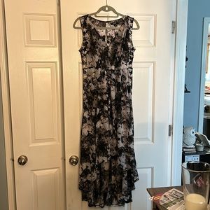 Simply vera Vera Wang, black and white, high/low dress